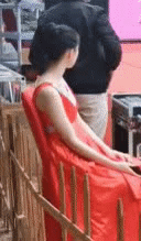 邪恶美女的GIF图：幸亏胸小