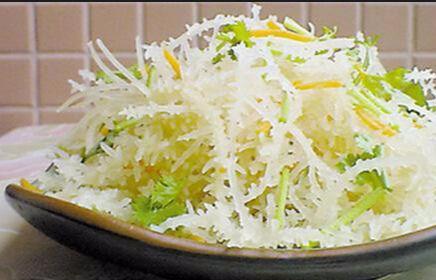 人到中年不得已，多吃些应季食物，疏通血管，养心安神，提高睡眠