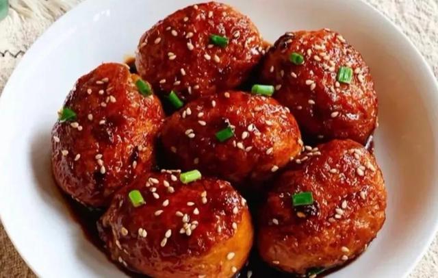 家里有不爱吃鸡蛋的宝宝，你给她这么做，一盘不够吃