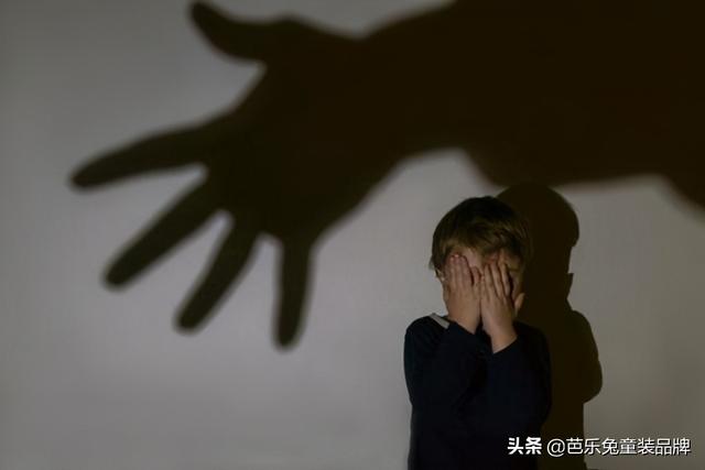 芭乐兔丨孩子视角下的痛苦，是否会走进家暴的“轮回”？