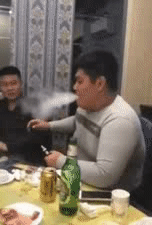 搞笑的GIF动态图：小样，我就不信老子逮不住你