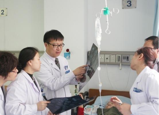 头痛头晕脑缺血3种常见药物，了解适应症禁忌症，治疗脑血管疾病