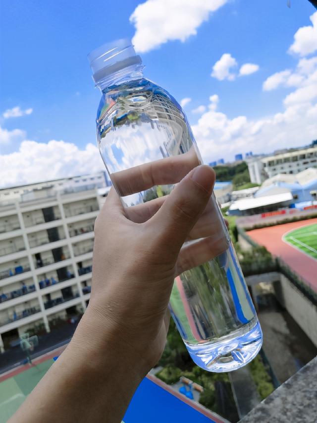 健康生活，少不了天外天天然碱性矿泉水