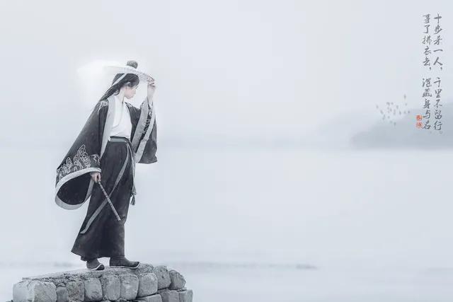 李白醉酒写下一首诗，被金庸，张艺谋化用，唤醒无数人的武侠梦