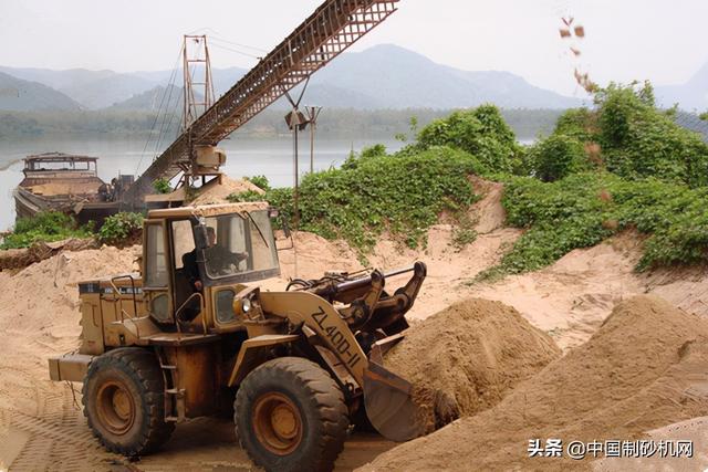 包含大型矿石破碎机价格的词条