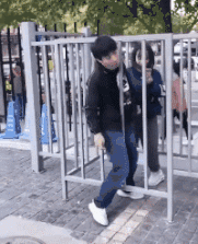 内涵的GIF动图美女图：妹子这身材曲线满分