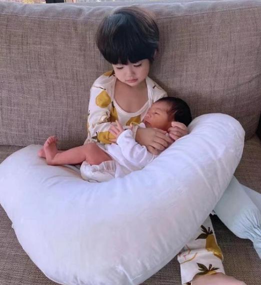 麦迪娜二胎女孩多重(麦迪娜二胎女儿多重)-天晟网