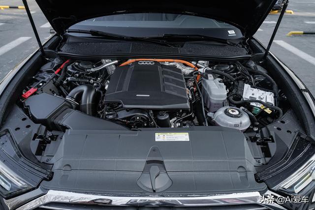 2.1L油耗带四驱，豪华热销行政大轿车，车价不错，奥迪A6L新能源