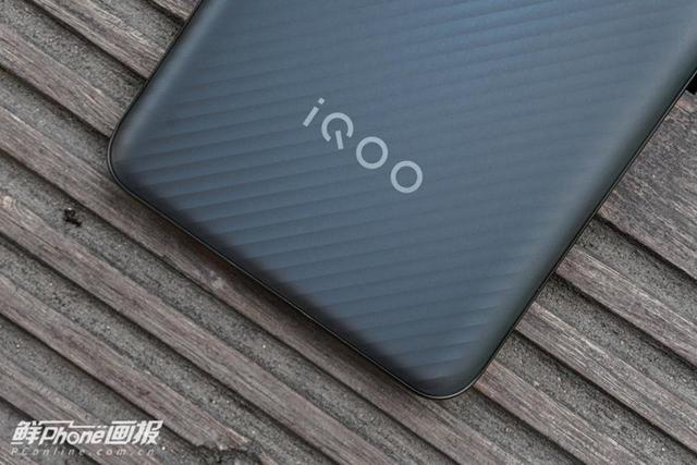 iQOO 8评测：有颜更有料！这款直屏旗舰不容低估-第6张图片-9158手机教程网