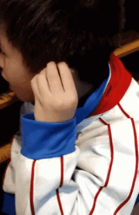 爆笑的动态图片：妹子对这样逛街的男孩毫无抵抗力吧