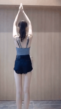 很邪恶的妹子GIF：你在凝视深渊的时候，深渊也在凝视你