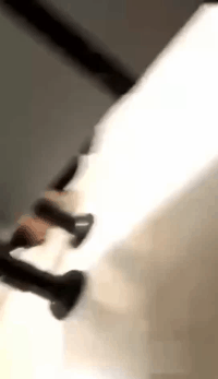 爆笑的GIF趣图：小姐姐太调皮了，漂流还玩开火车！