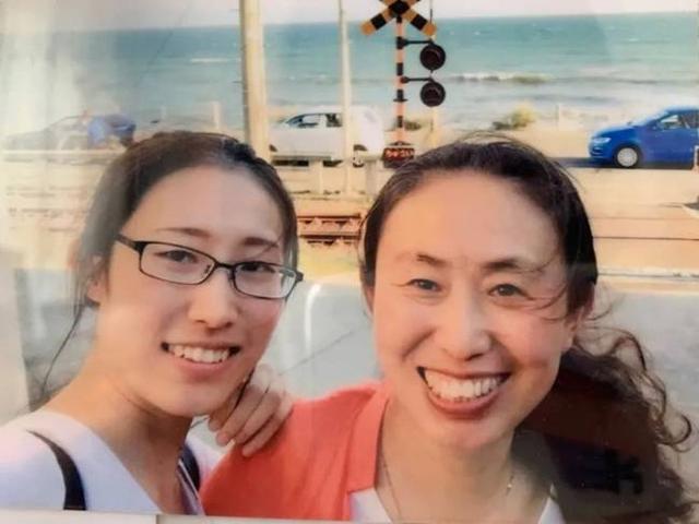 江歌妈妈:江歌替刘鑫挨了刀，5年过去了，痛失爱女的江秋莲现在怎么样了？
