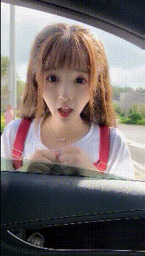 搞笑的GIF动态图：终于知道为什么姑娘不喜欢开SUV了