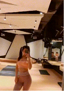 美女的内涵GIF图片：谁能顶住这一低头的温柔