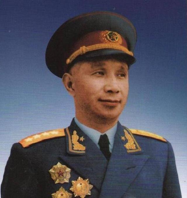 张灵甫身亡，蒋介石将汤恩伯打得满头血，并在他死后说：死了也好