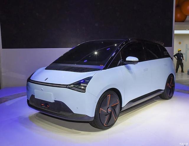 充电8分钟续航200km！游戏狂人造的车什么样？