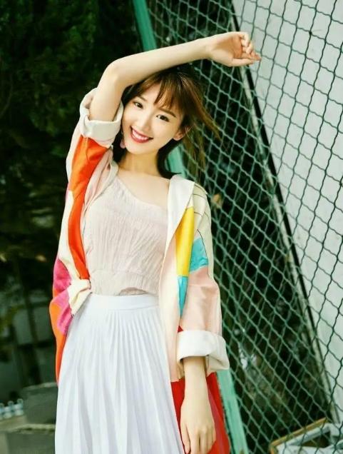 三,毛晓彤示范4种显腿长穿搭方式