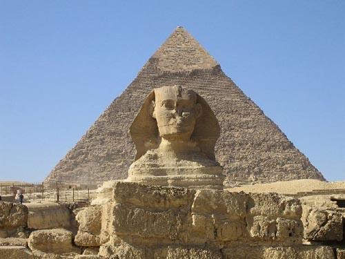 埃及金字塔发现电视机，金字塔挖出4200年前电视机专家：黄金打造，屏幕还是三角形