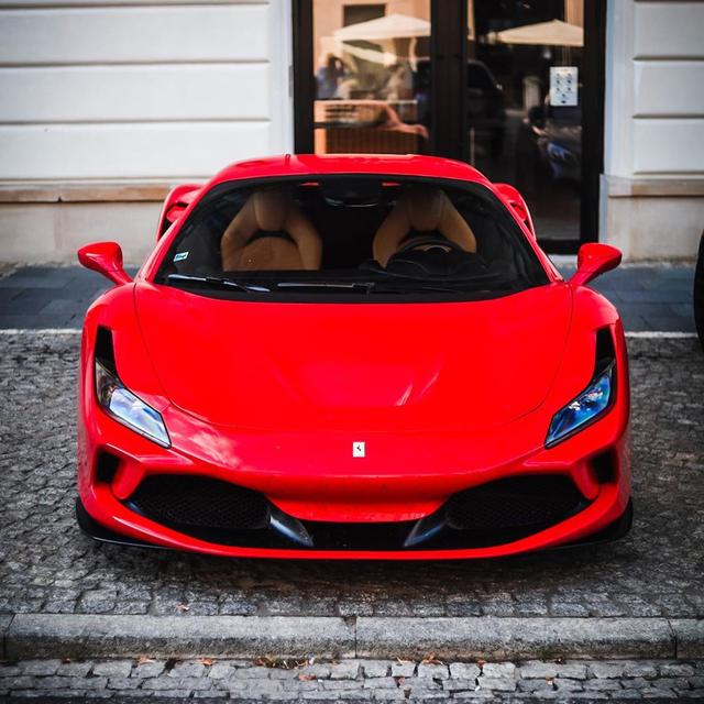 近日小鹏汽车发布了新车引起网友讨论，怎么回事呢