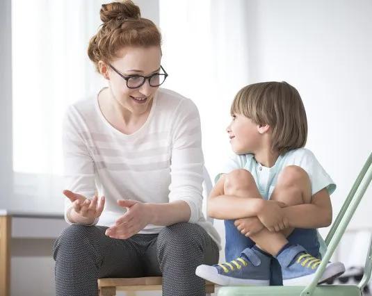 孩子情绪崩溃时，应该怎样安抚他的情绪？