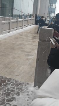 爆搞笑的GIF动图图片：血压瞬间一万八，全村集合去他家