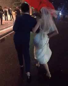 性感美女的内涵动态图：有趣的灵魂碰撞出生活的激情！你想起了谁呢？