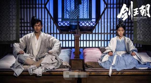 和关晓彤周也是同学，出道演冯小刚作品，刘奕君儿子资源简直太好