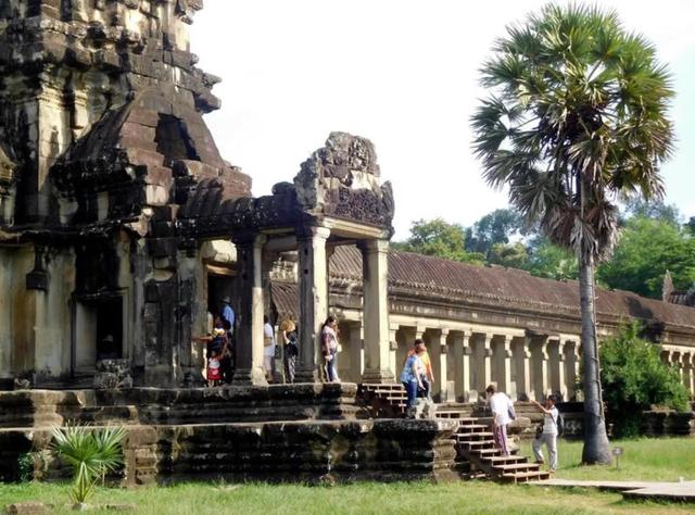 高棉的微笑（第一集）吴哥窟探秘历险记（Angkor Wat)