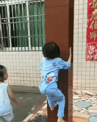 搞笑GIF趣图：孩子你这顿操作，让牛顿很没面子！