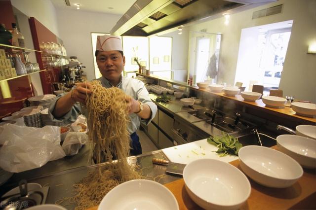 为什么现在人越来越赚不到钱了呢？