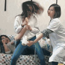 可爱小姐姐闪图：你这是抽风还是吹风啊