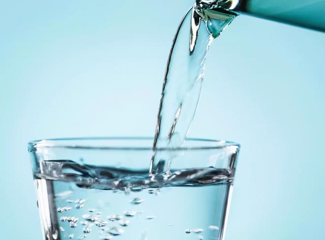 晨起后喝一杯温水，能带来哪些好处？