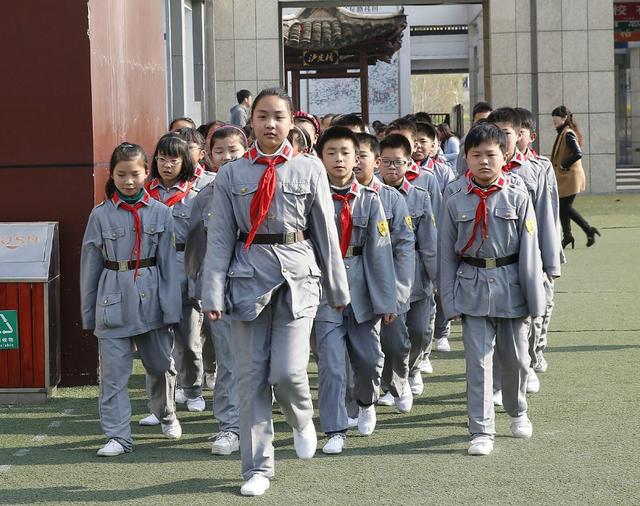 青春期叛逆怎么沟通(青春期叛逆期的男孩子该怎样去沟通教育)