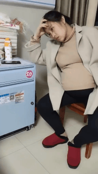 搞笑幽默的GIF图：我说我千杯不醉，可他们不信啊！