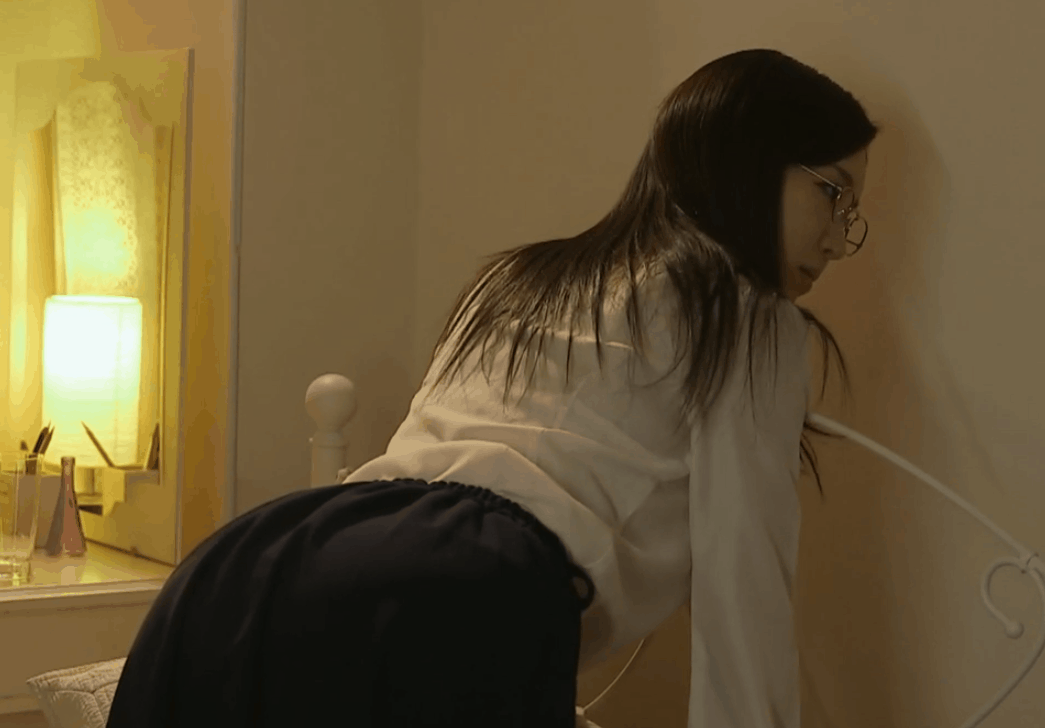 高清美女动图：想站到妹子的后面看看！