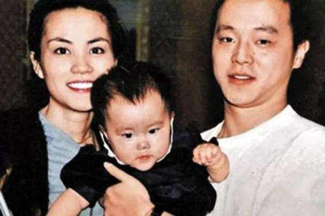 谢霆锋与王菲：80后爱上60后，爱情跨越20年，孩子分别扔给前任