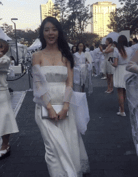 可爱美女的动态图GIF：太短了点，多摸几下更真实！