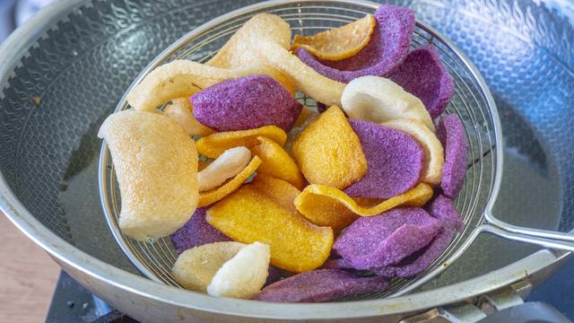 春天，女人想少用化妆品，多吃6种“紫色食物”，常吃脸色更红润