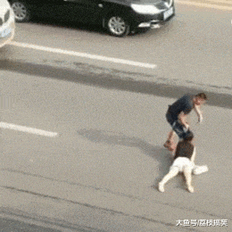 性感女孩的内涵GIF动态图片：比基尼可真好看！