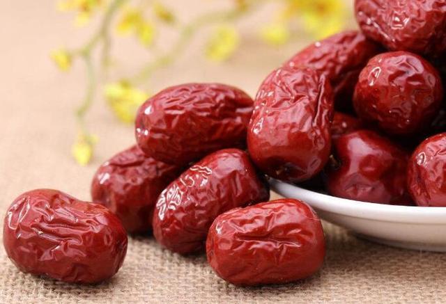 妇科主任：女人过了50岁，别太节俭！要及时补充4种营养素