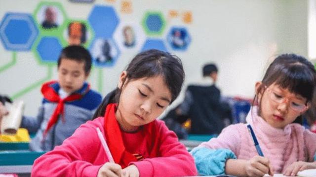 课后延时服务实行一周，家长和老师直呼受不了，新的问题又出现了