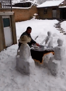 幽默的动态图gif图片：雪夜杀人案，暴力断头，凶手仓皇逃走