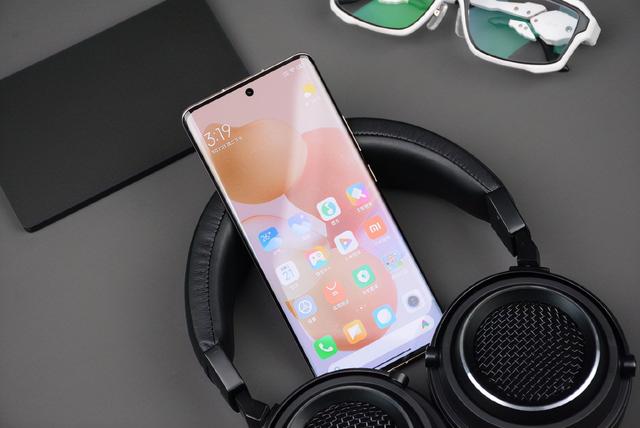 哪款手机自拍更厉害？八千多的苹果意外败给了两三千的国产机