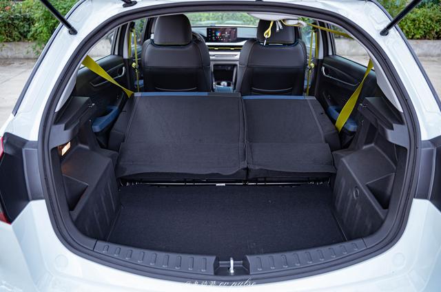 预售价不到6万元，纯电续航322km，几何EX3 功夫牛值得买吗？