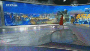 爆笑的动图图片：妹子你这样就过分了啊！