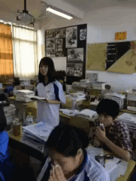 搞笑的动态图：在一起两年了，一到酒店背着我就开始睡觉