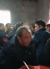 搞笑雷人的动态图GIF：各位老铁给我点勇气，好入洞房