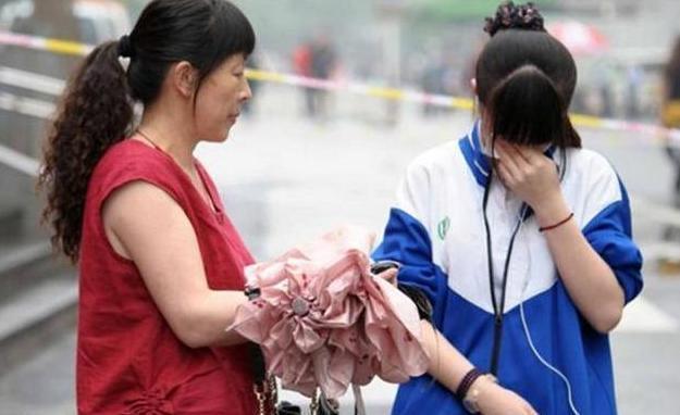 “生女家庭”不再吃香？养女儿需要面对的这些问题，父母也很心累