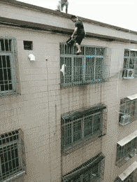搞笑GIF图：本以为自己机智满满